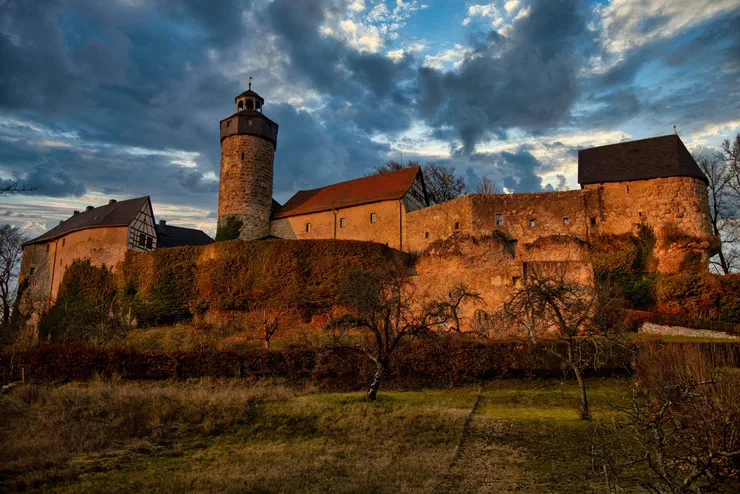 Burg in der Fränkischen Schweiz im Abendlicht